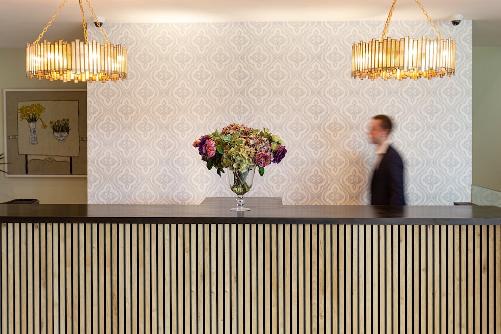 Hogarths Hotel 5/62