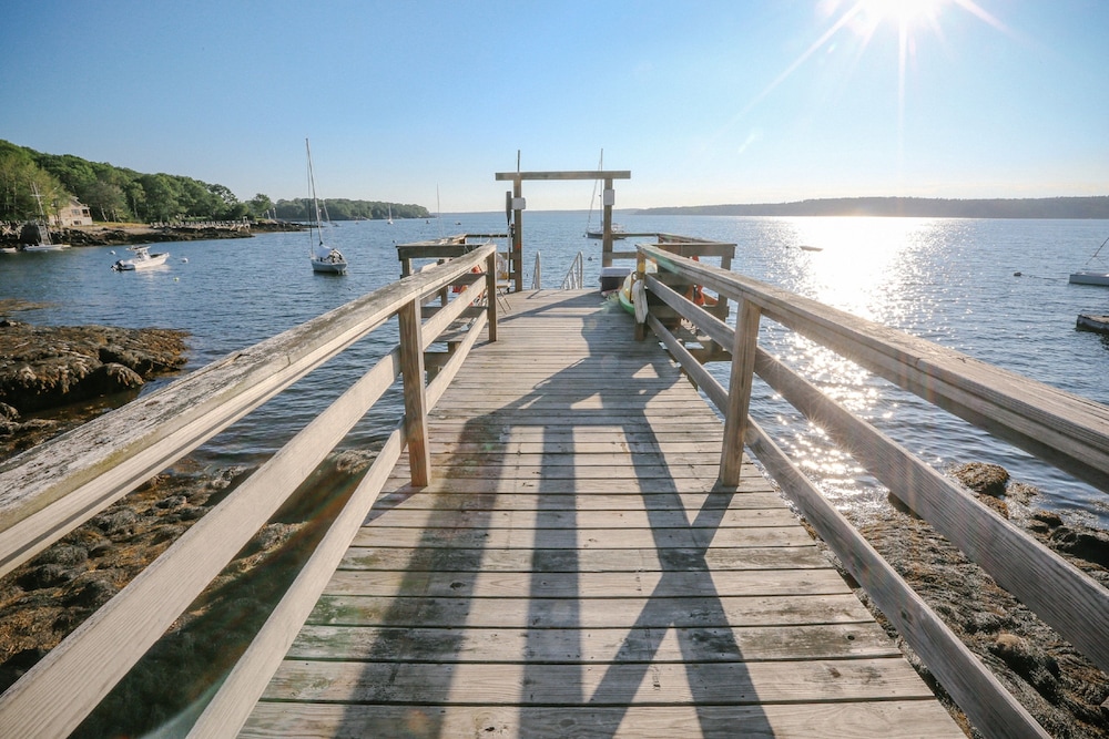 Smuggler’s Cove Inn 44/50