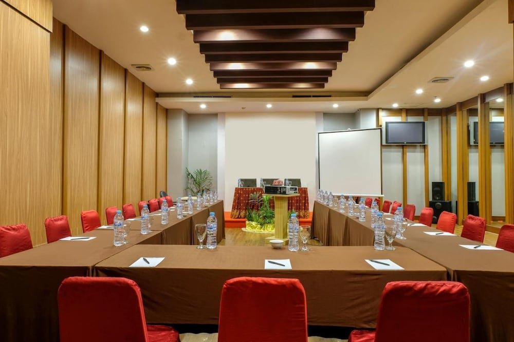 Almadera Hotel D H Quality Plaza Hotel Makassar 48/52