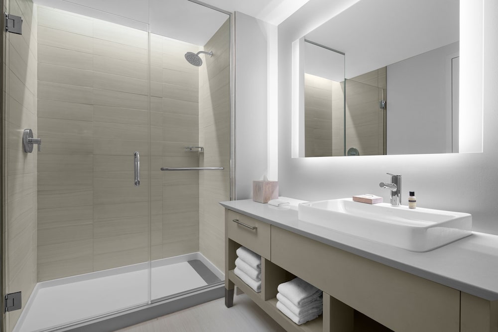 Element Miami Brickell 39/40