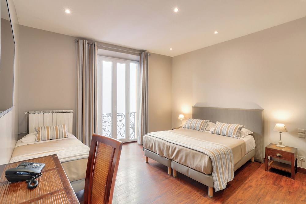 ROOM, TRIPLE