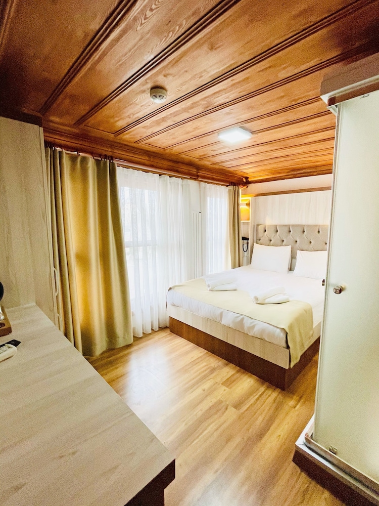 Qonaq Hotel 10/40