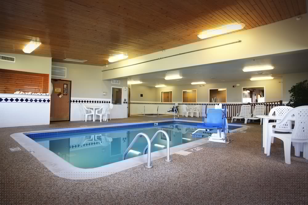Ramada by Wyndham Spirit Lake/Okoboji 7/34