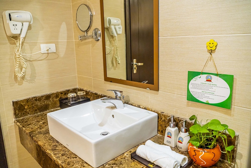 Vip, King Bed، Hoang Son Peace Hotel 9/10