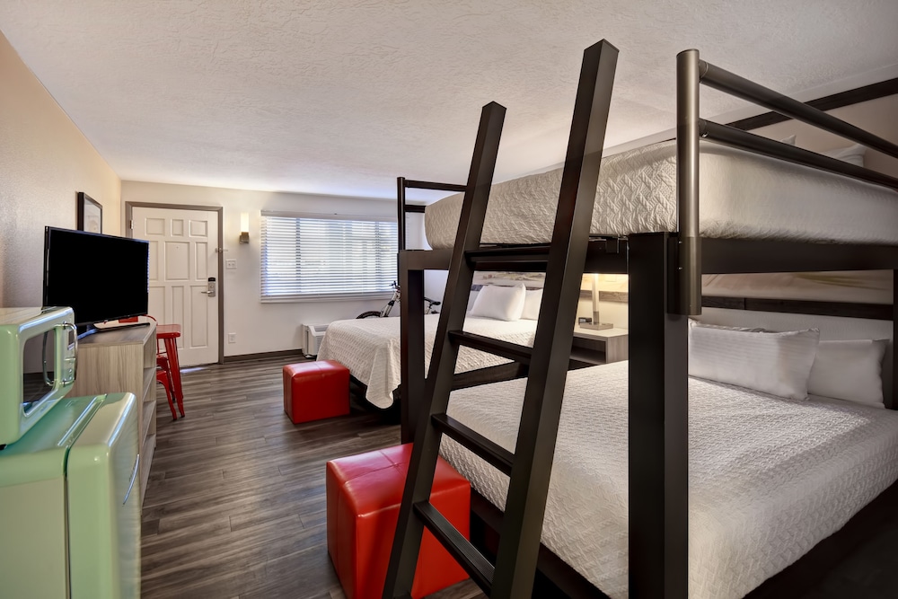 Expedition Lodge 46/62
