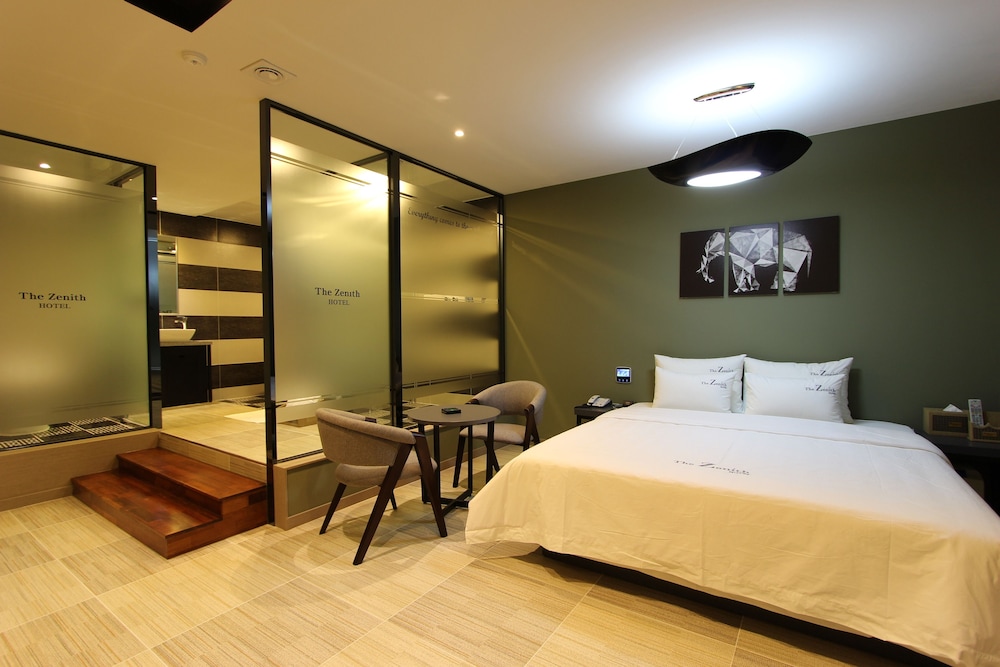 The Zenith Hotel 5/60
