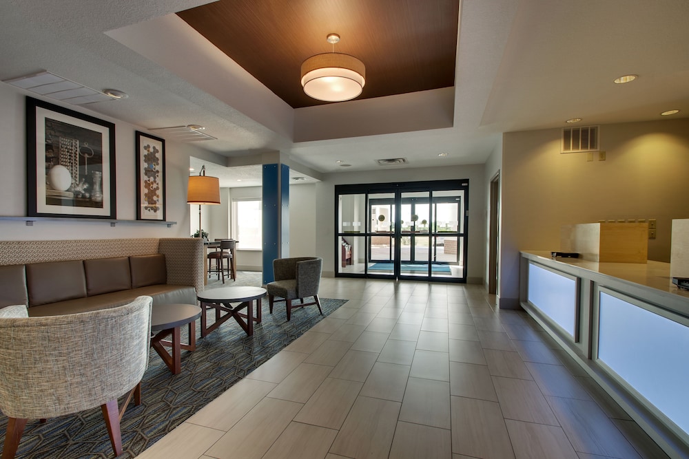 Holiday Inn Express Suites Morris 35/49