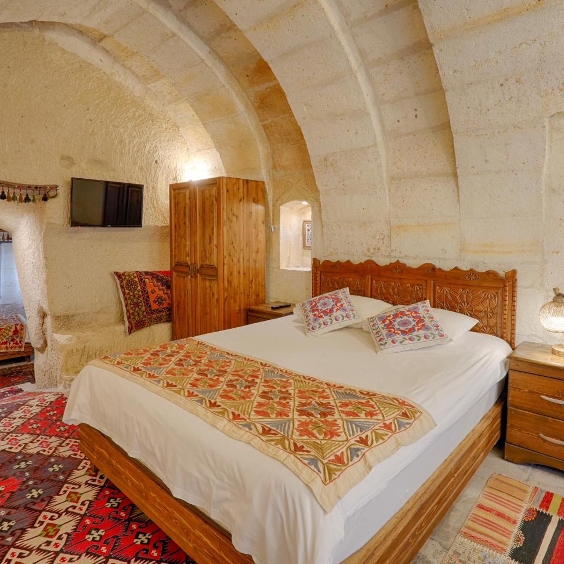Cave, Suite