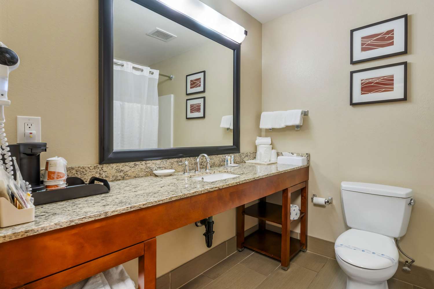 Comfort Inn & Suites Redwood Country 13/13