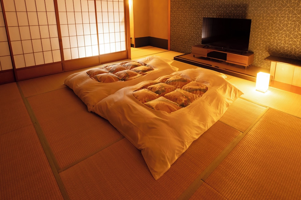 Japanese, 6 Futon Beds, South Building