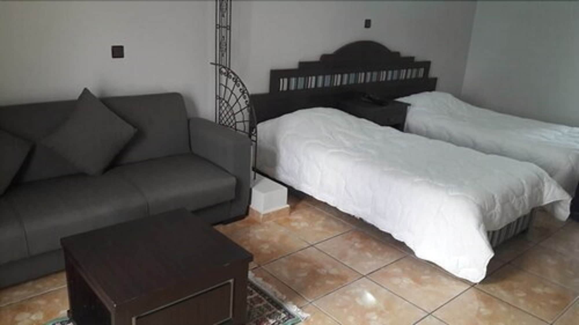 ROOM, SINGLE