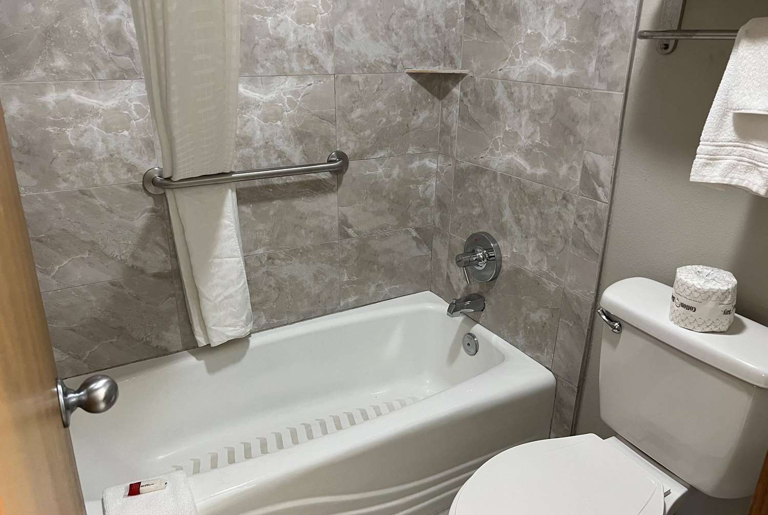 Days Inn by Wyndham Grove 10/11