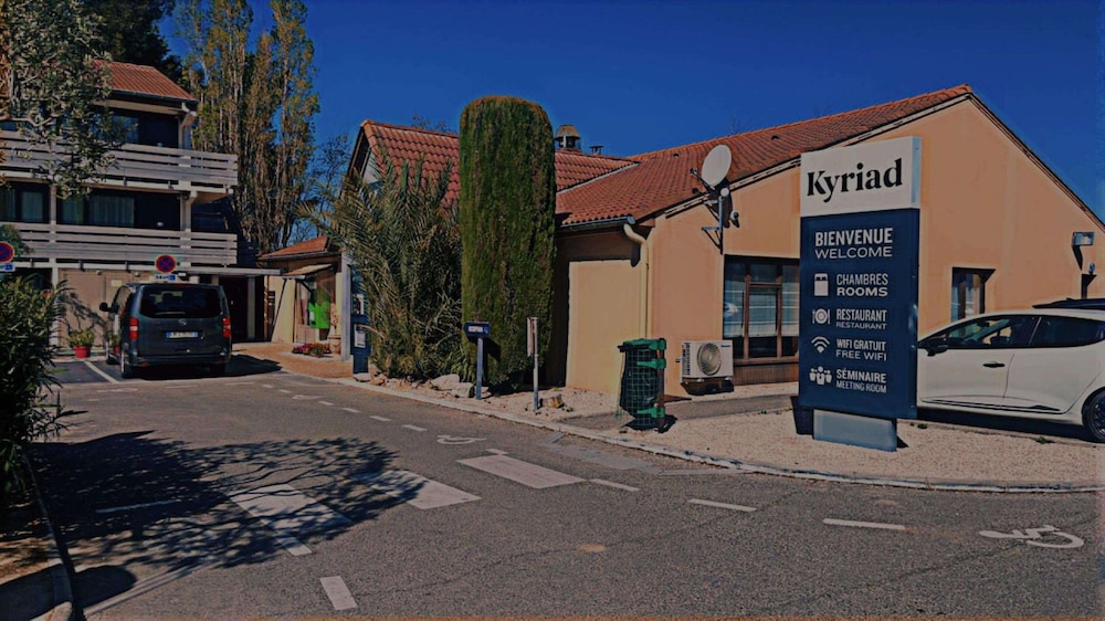 KYRIAD MARSEILLE - Vitrolles Aeroport 57/62