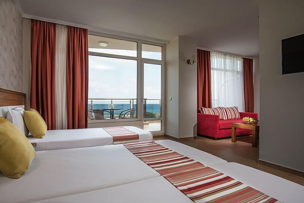 Miramar Hotel 13/50