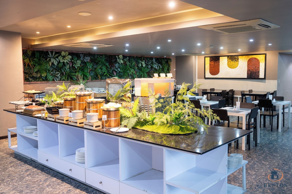restaurant cafeteria