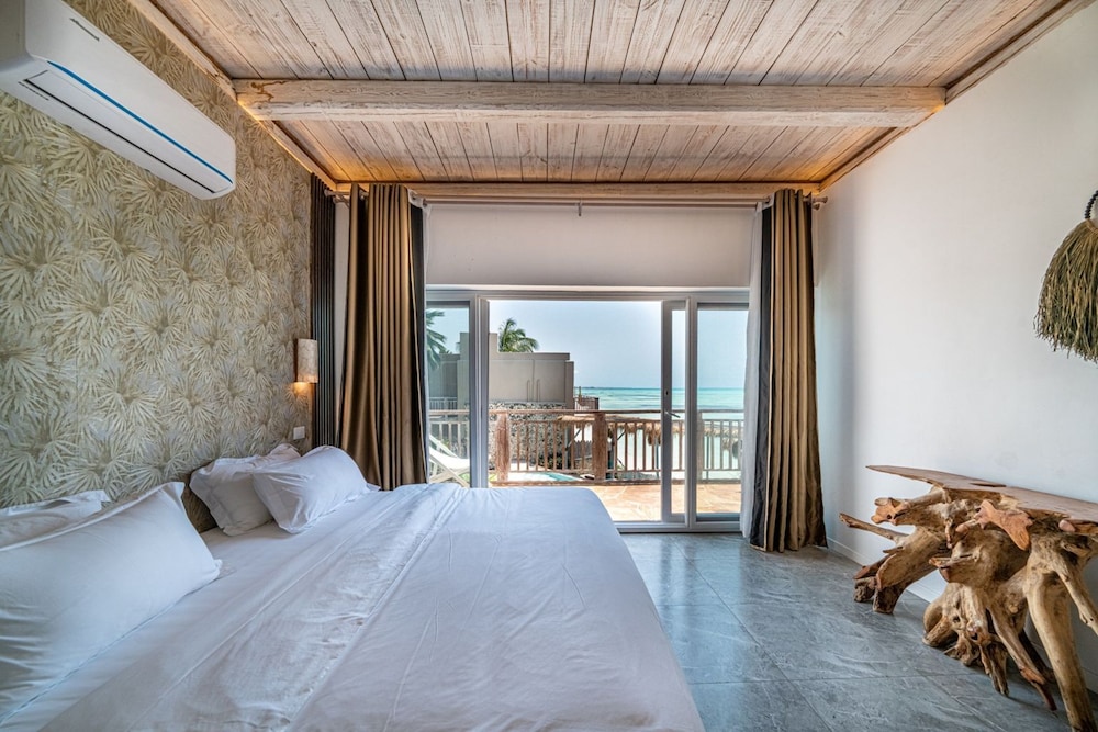 Coral Rock Hotel 18/50