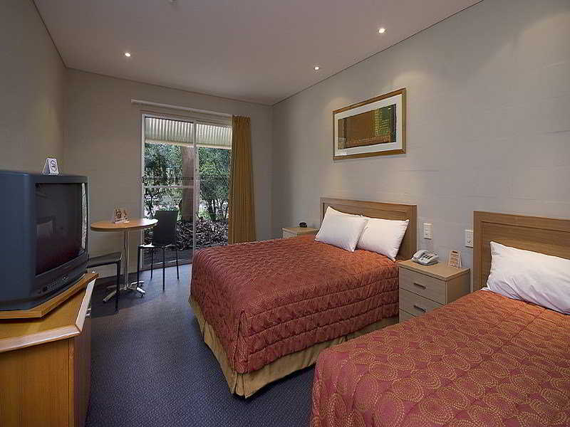 Outback Hotel 20/24