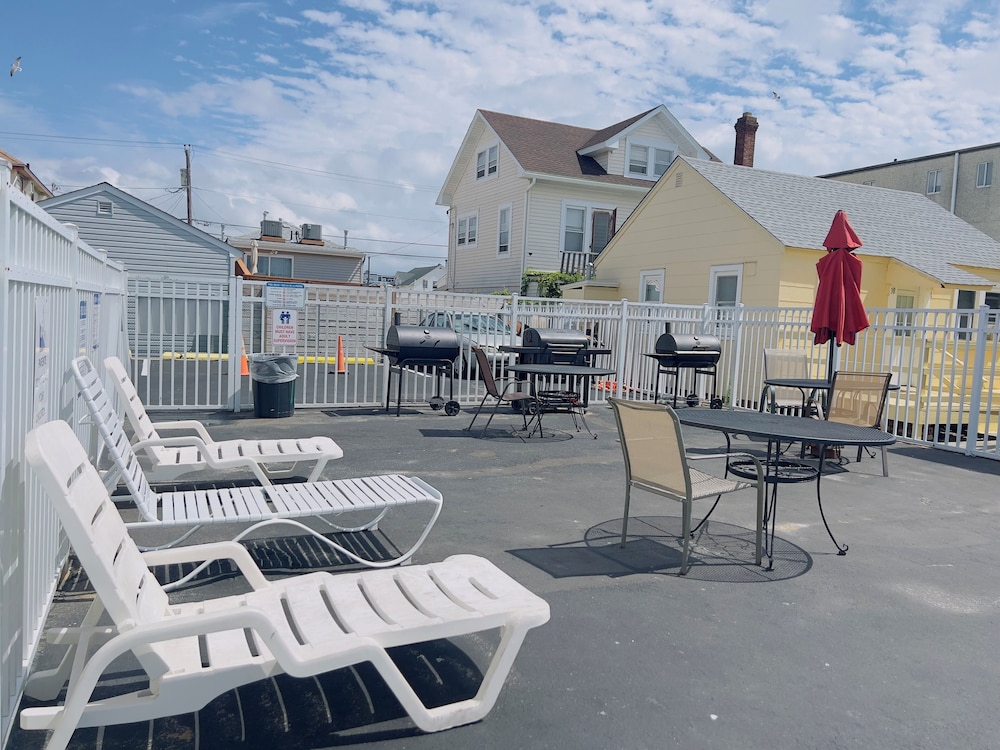 Dry Dock Motel 23/44
