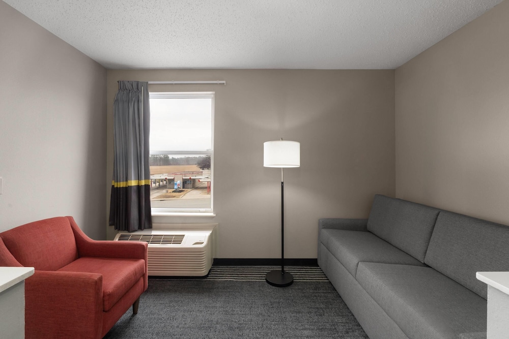 Super 8 by Wyndham Chattanooga East/Hamilton Place 29/47