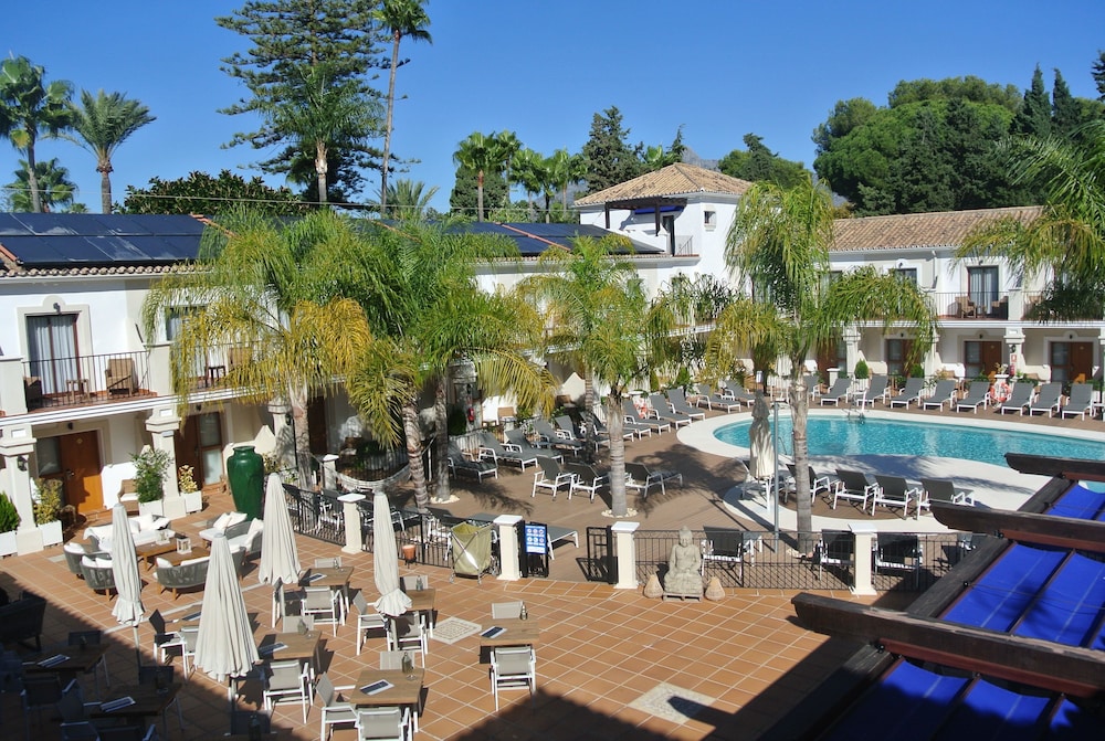 Paloma Blanca Boutique Hotel 45/50
