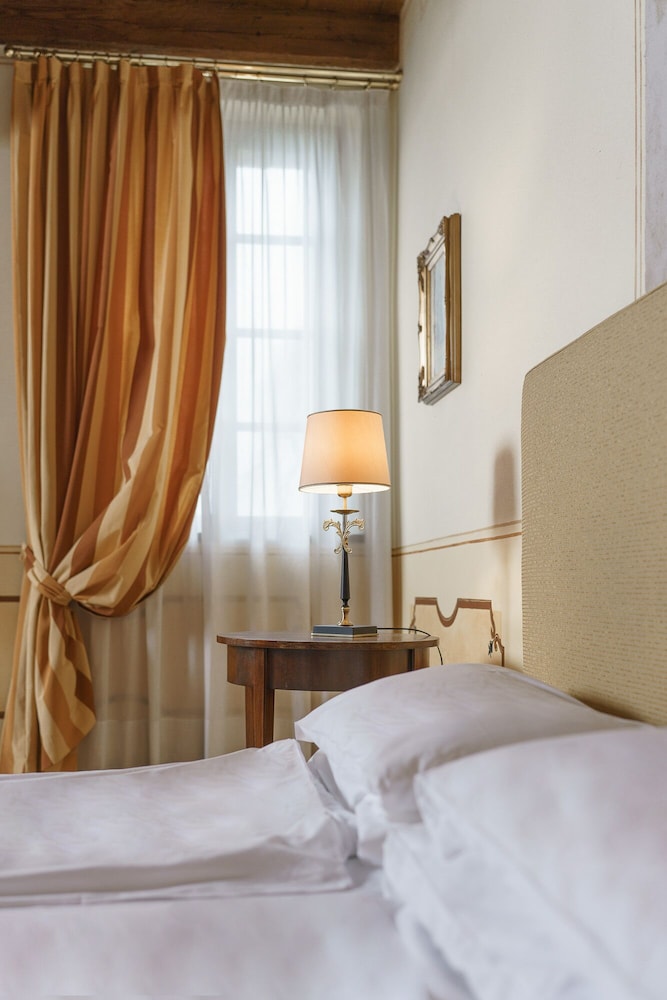 Villa Policreti Hotel 12/50