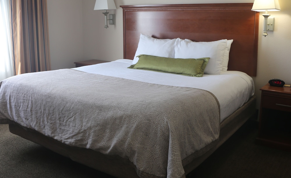 Candlewood Suites Fredericksburg 3/16
