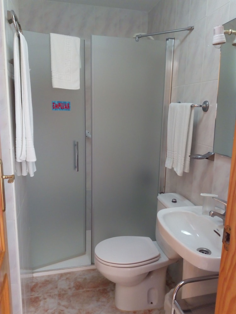HOSTAL RURAL MONTUAL 48/49