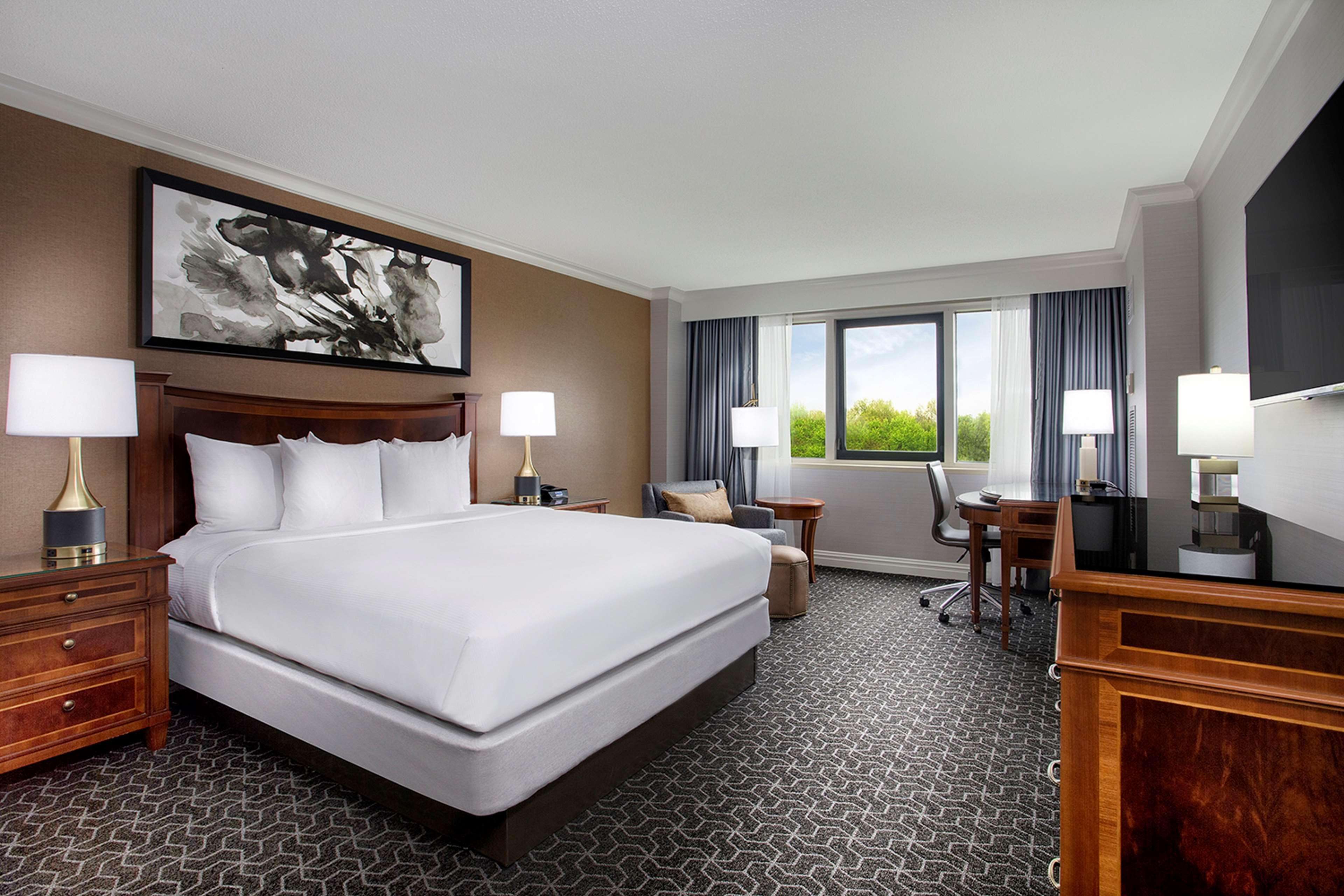 Room, King Bed, Working Area