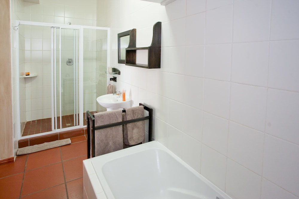 Miles B B Guesthouse 39/41