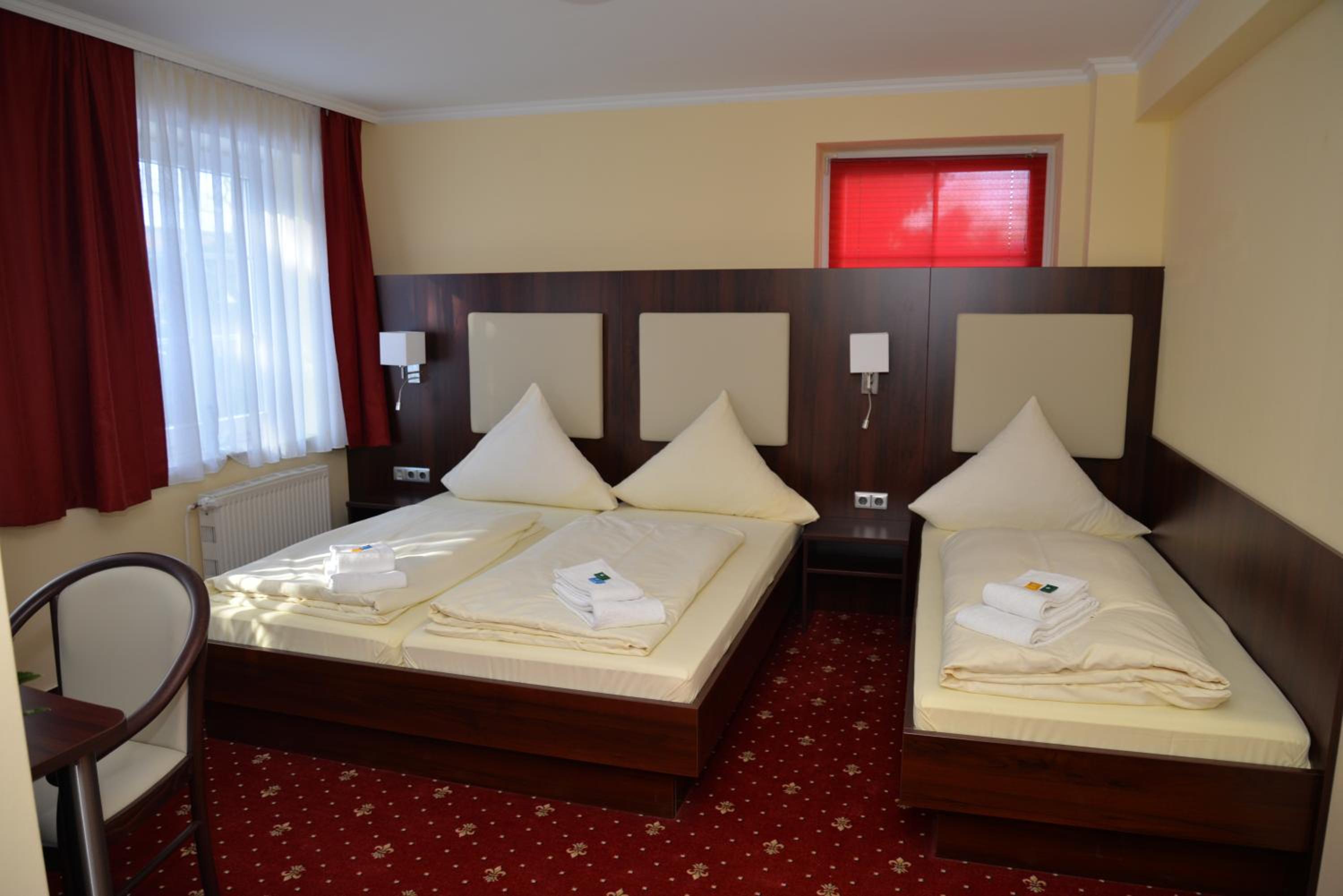 Room, Triple