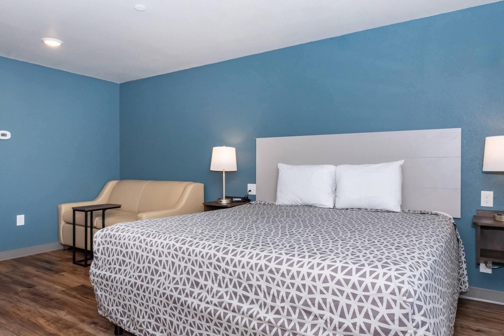WoodSpring Suites Buford near Mall of Georgia-Lake Lanier 21/57