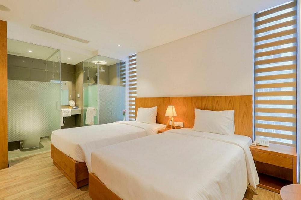 SUPERIOR, DOUBLE OR TWIN BED
