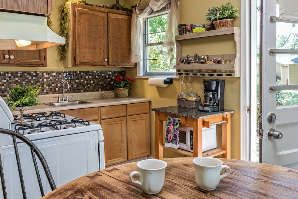 Silver Heart Inn and Cottages 54/70
