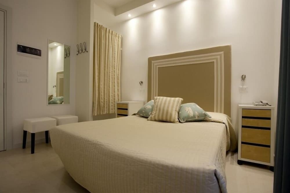BASIC, DOUBLE OR TWIN BED