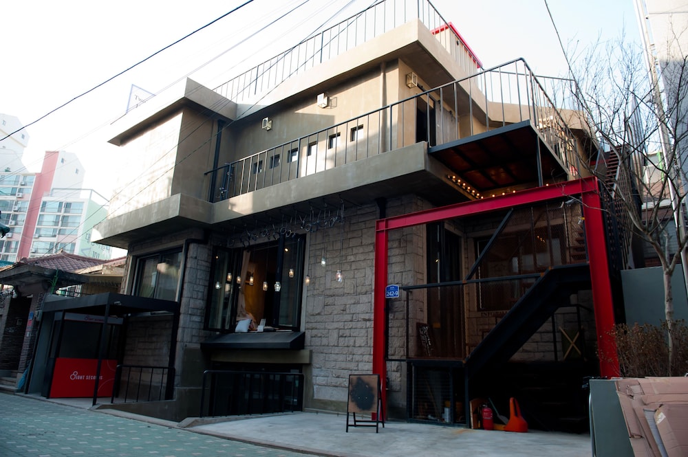 Twotwo House 3/55