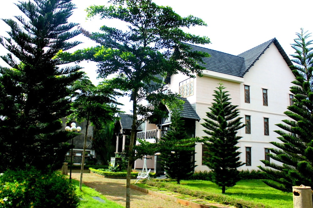 Trung Nguyen Coffee Resort 40/46