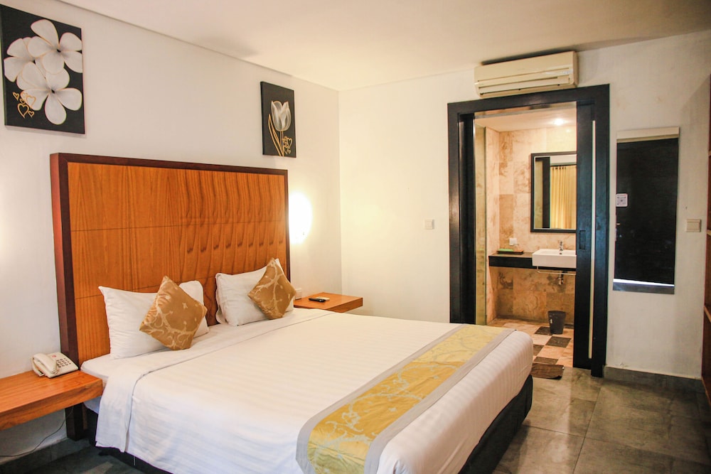 Deluxe, Queen Bed, Pool Access