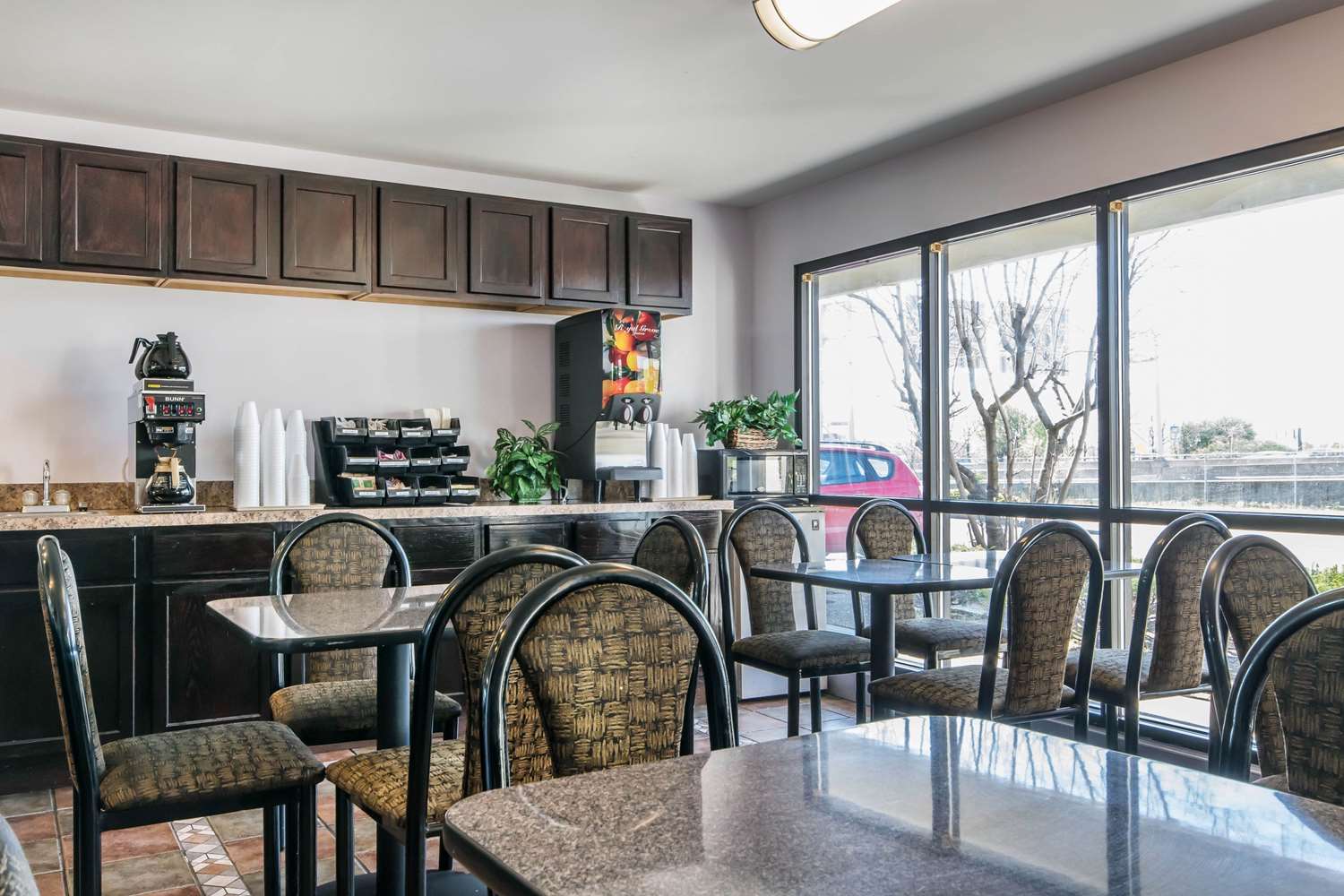 Studio6 Suites Louisville, KY - Airport Expo Center 20/27