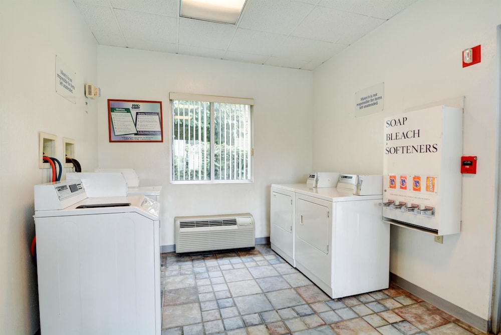 Motel6 Warwick, RI - Providence Airport - I-95 27/38