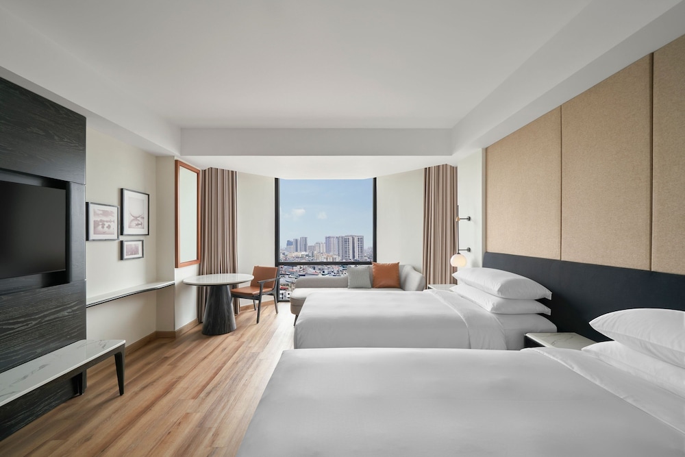 DELUXE, TWIN BEDS, CITY VIEW
