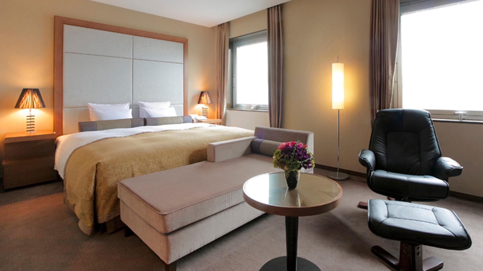 Petite, Junior Suite, Executive, Double Bed, Mountain View, Main Building