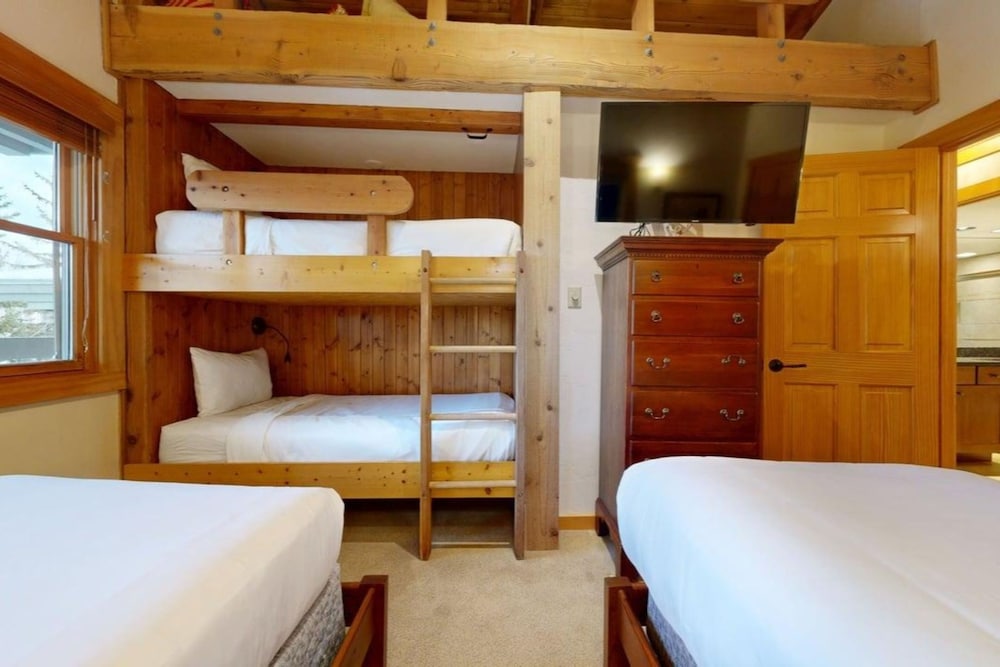 2 Bedrooms, Condo, Summit, King Bed, 3 Beds, Sofa، Top of the Village - Destination Hotels & Resorts 2/4