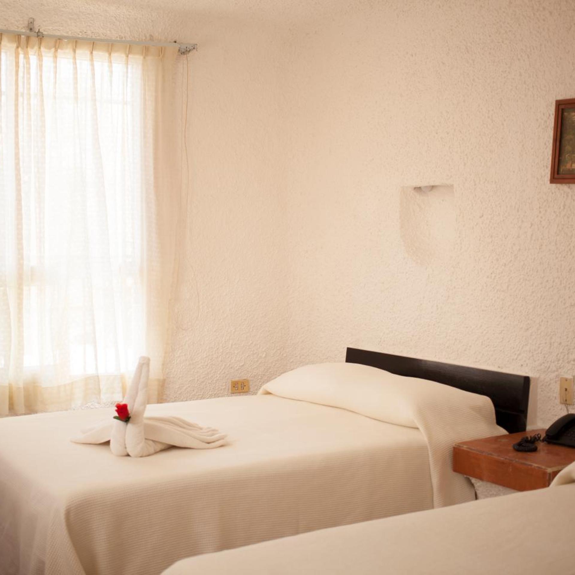 Hotel Carrillos 8/25