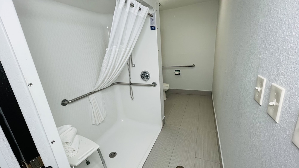 Microtel Inn Suites By Wyndham Tuscaloosa East 14/32