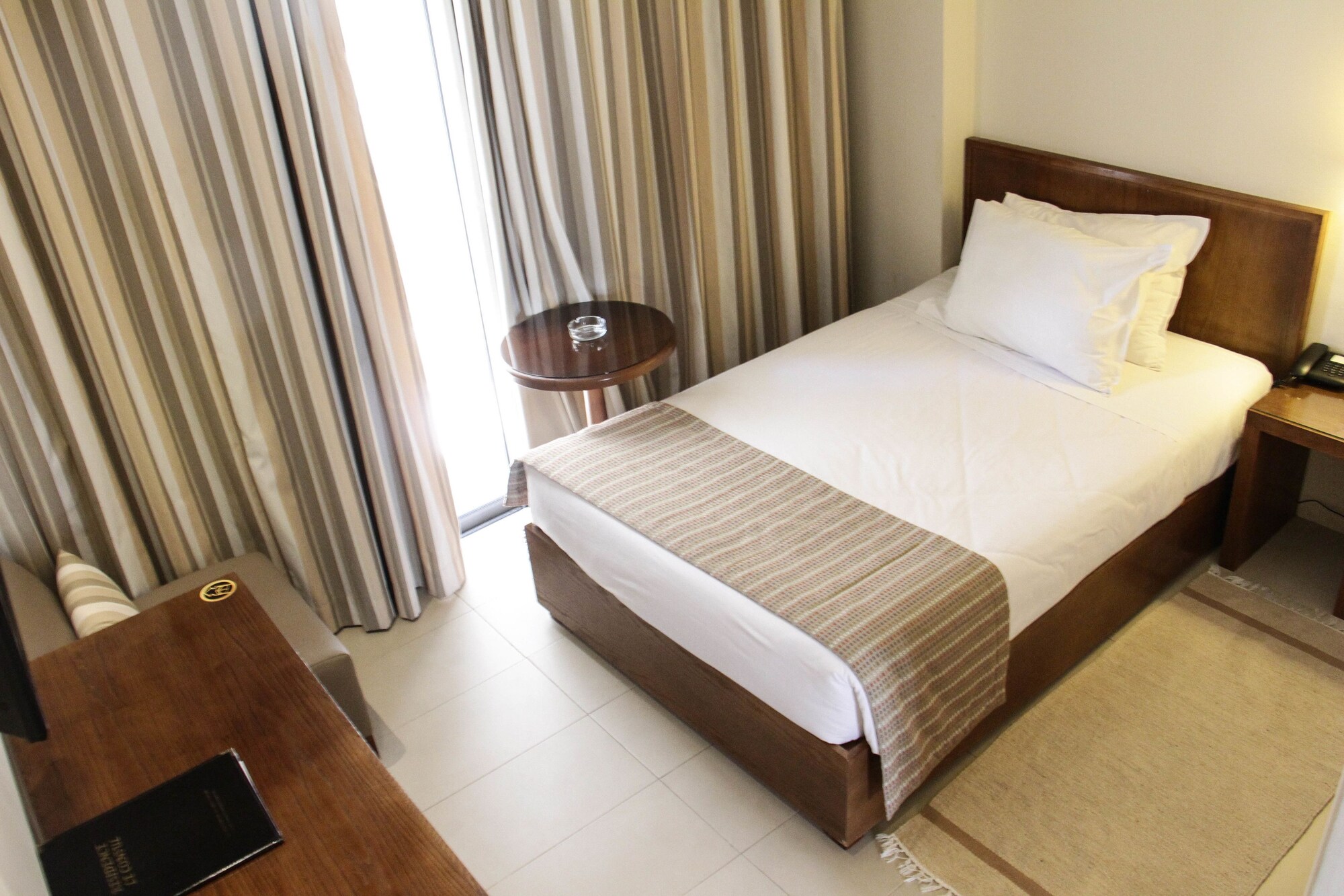 ROOM, SINGLE