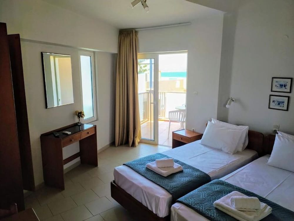 Girogiali Beach Hotel 33/50
