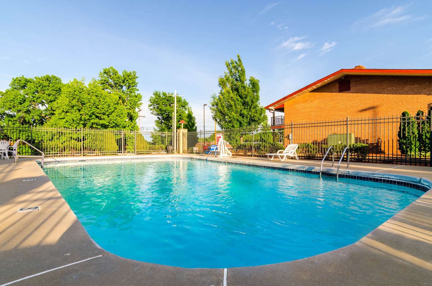 Econo Lodge Inn and Suites I-35 at Shawnee Mission 31/32
