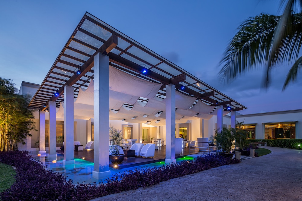 Bluebay Grand Esmeralda All Inclusive in PLAYA DEL CARMEN