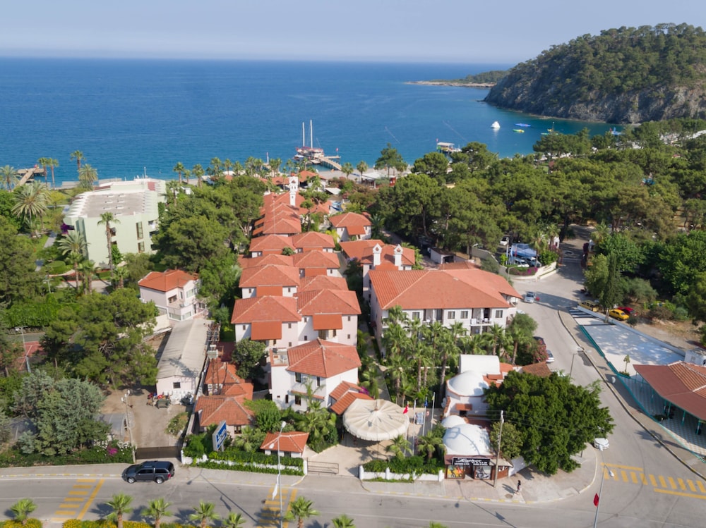 Club Akman Beach Hotel 50/50