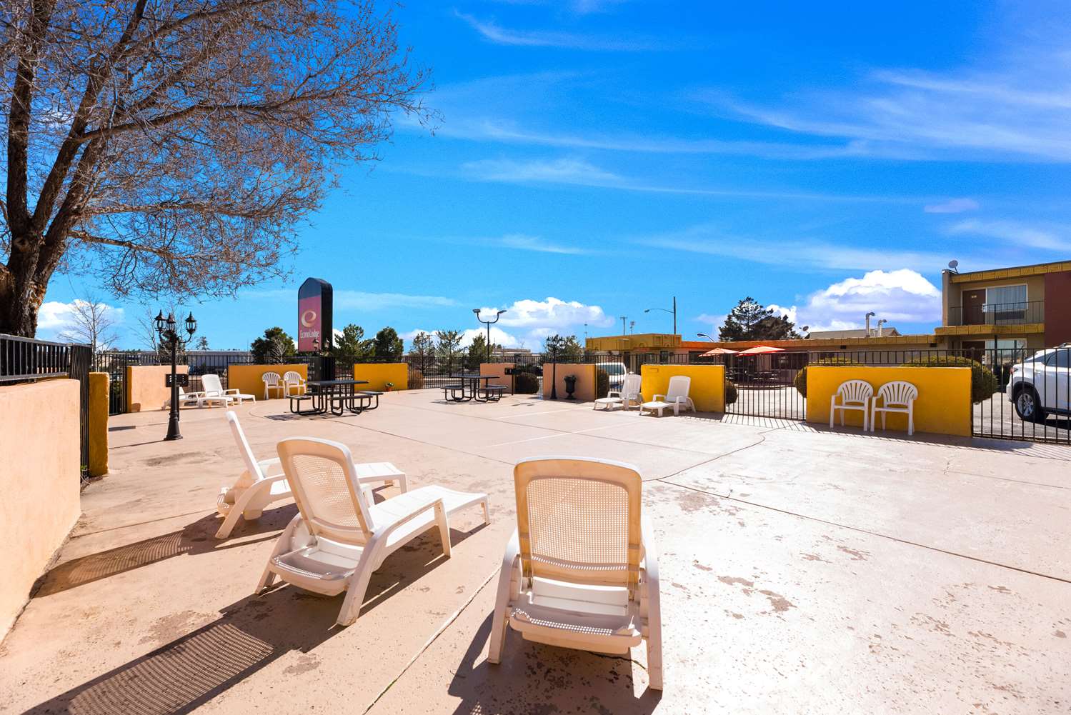 Kings House Motor Hotel, a Dazzler Select by Wyndham 18/21
